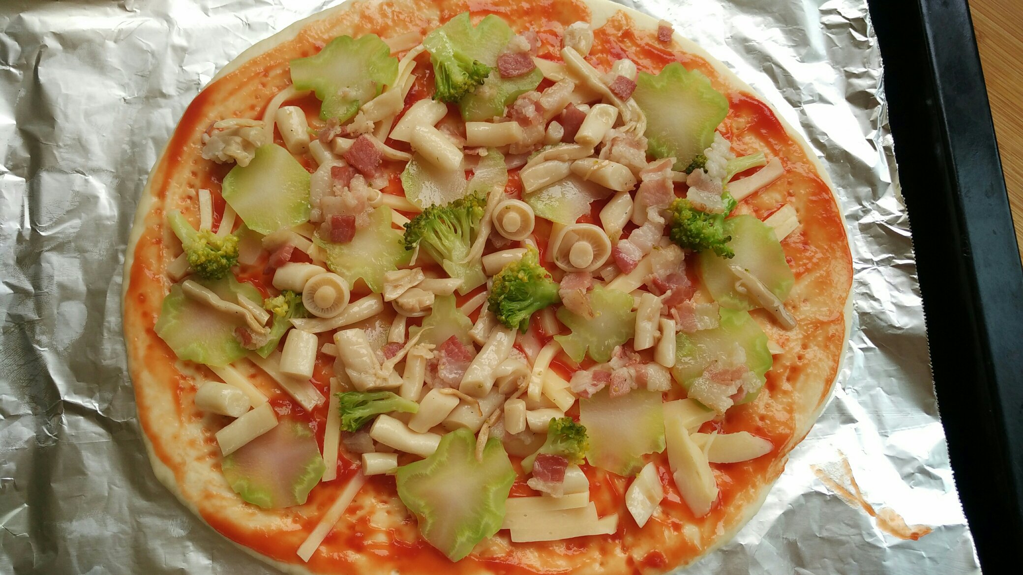西兰花梗培根披萨的做法 步骤3