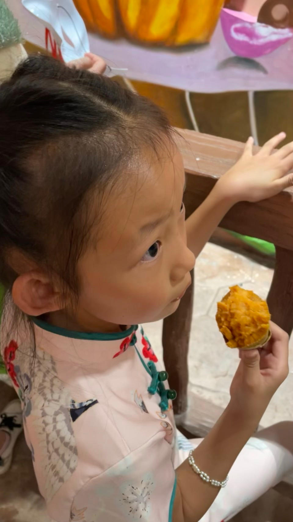 一个喜欢美食的老伙子