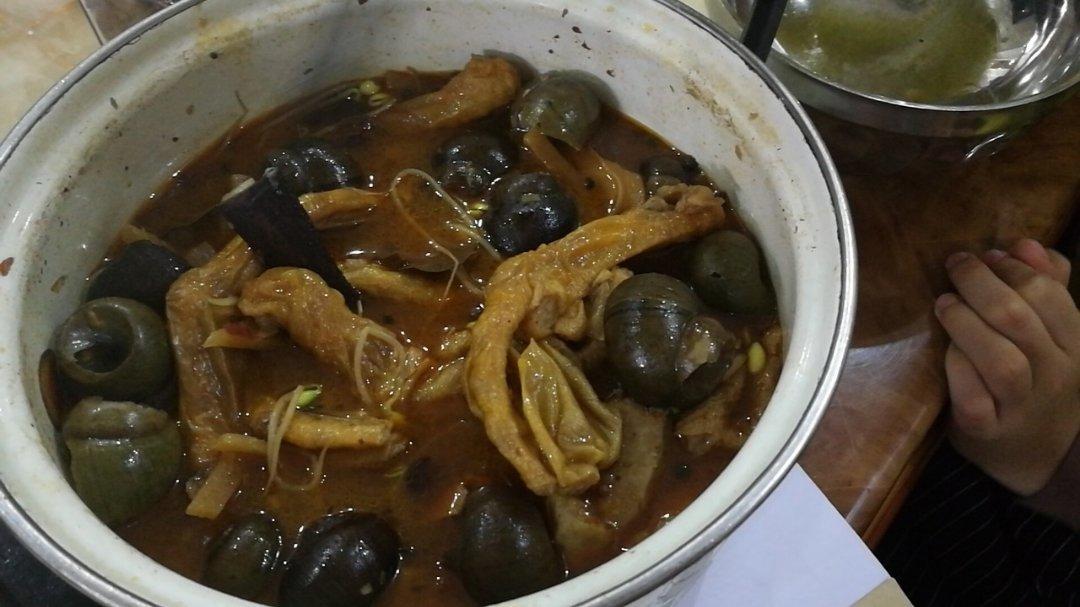 鸭脚（带皮）田螺煲