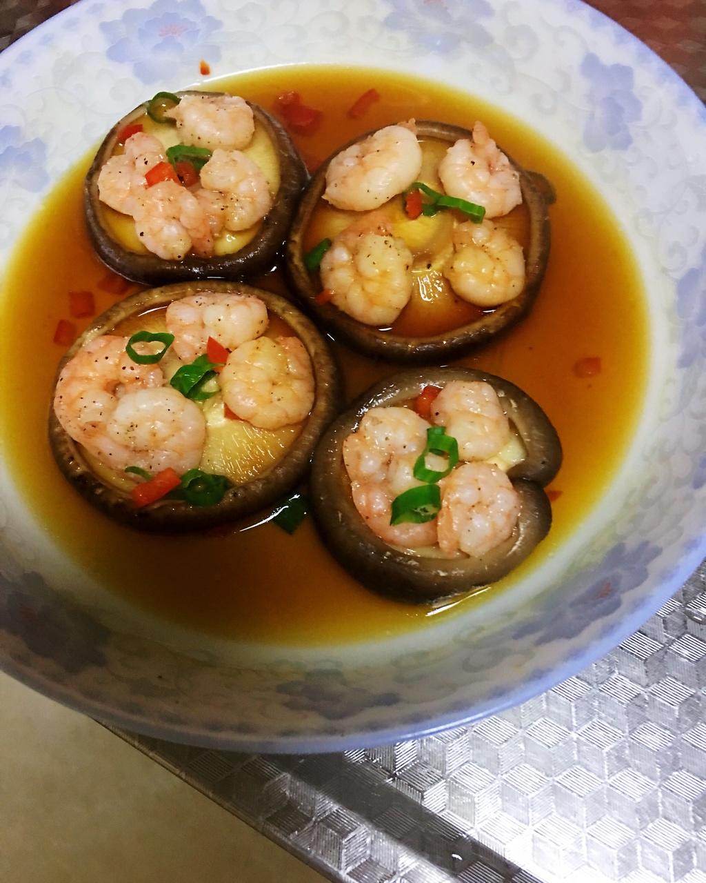 静鹏畅做的香菇蒸虾仁