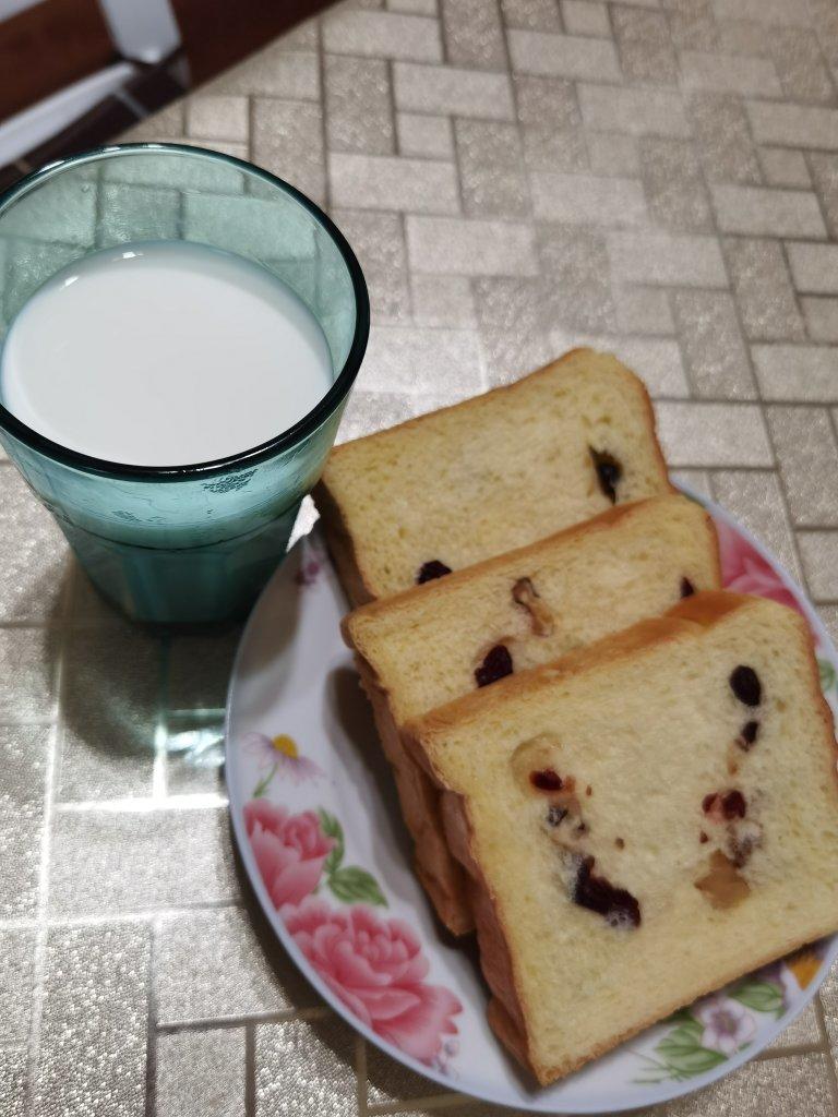 爆发力超强的葡萄干蔓越莓核桃腰果吐司