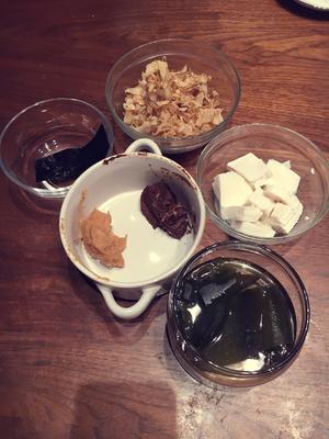 日式传统早餐—味增汤拌饭的做法 步骤1