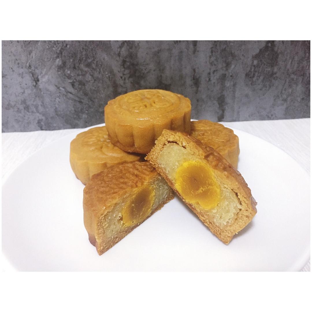 广式月饼－－蛋黄豆沙月饼