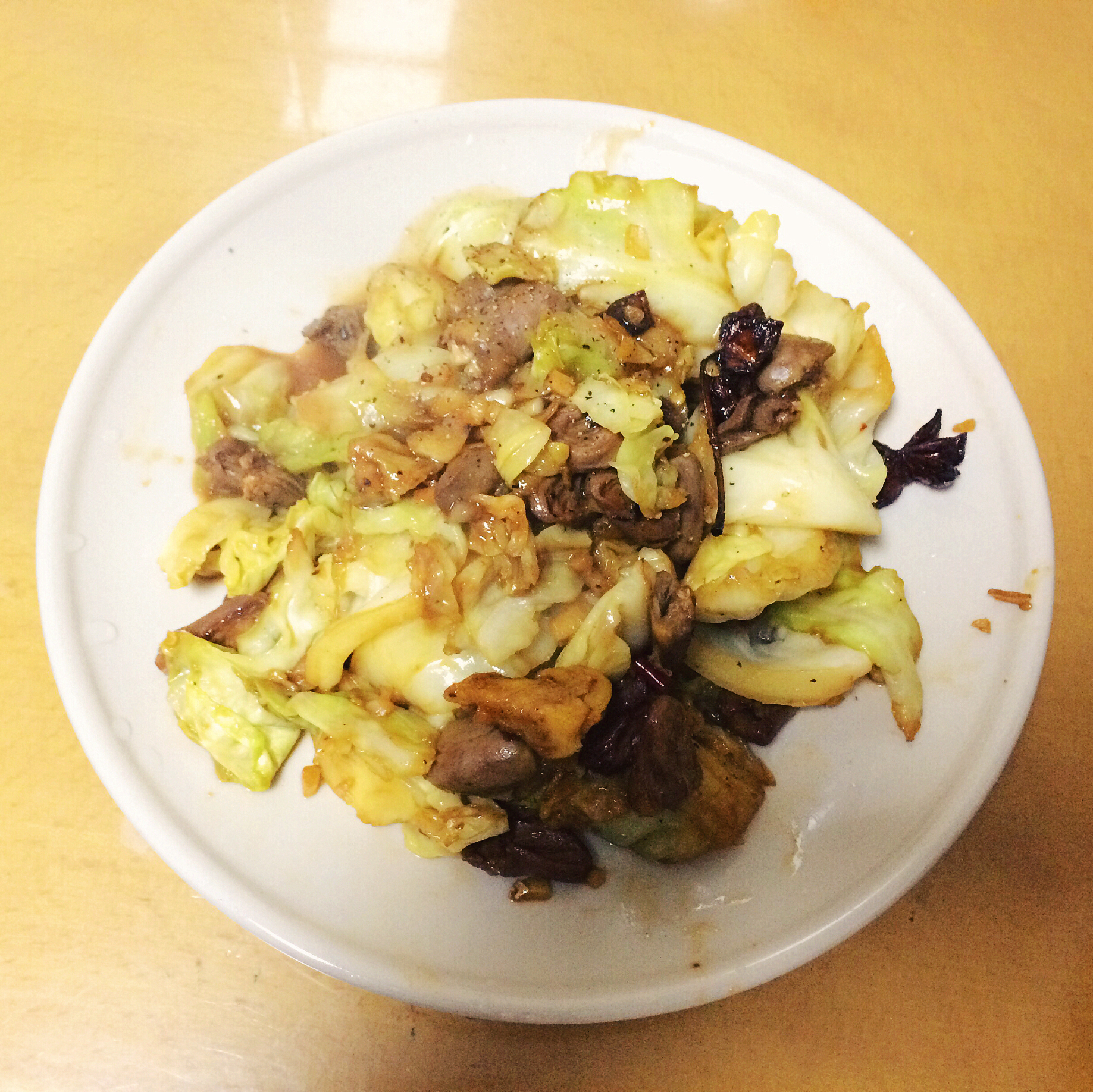 勤劳的阿姨做的鸡心炒白菜