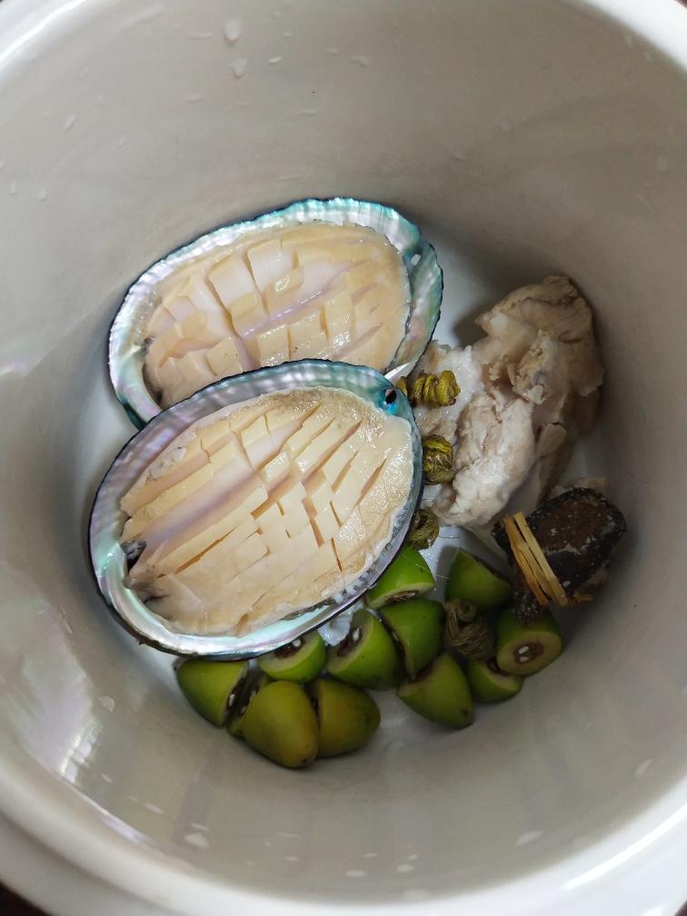 鲍鱼石斛橄榄炖鸡汤