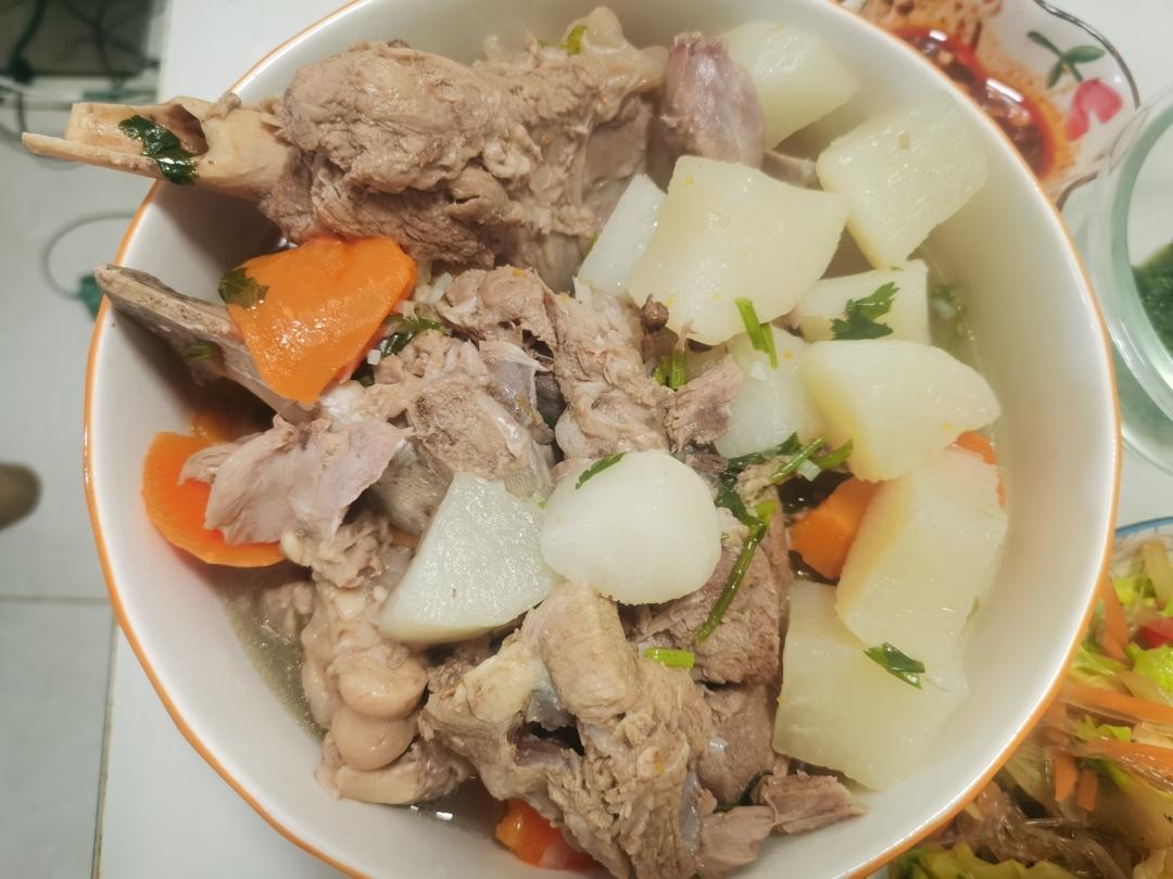 白萝卜炖羊腿