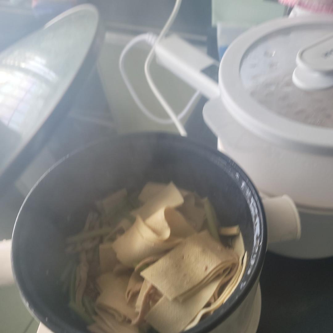 简单易做的下饭菜－蒜苔炒肉