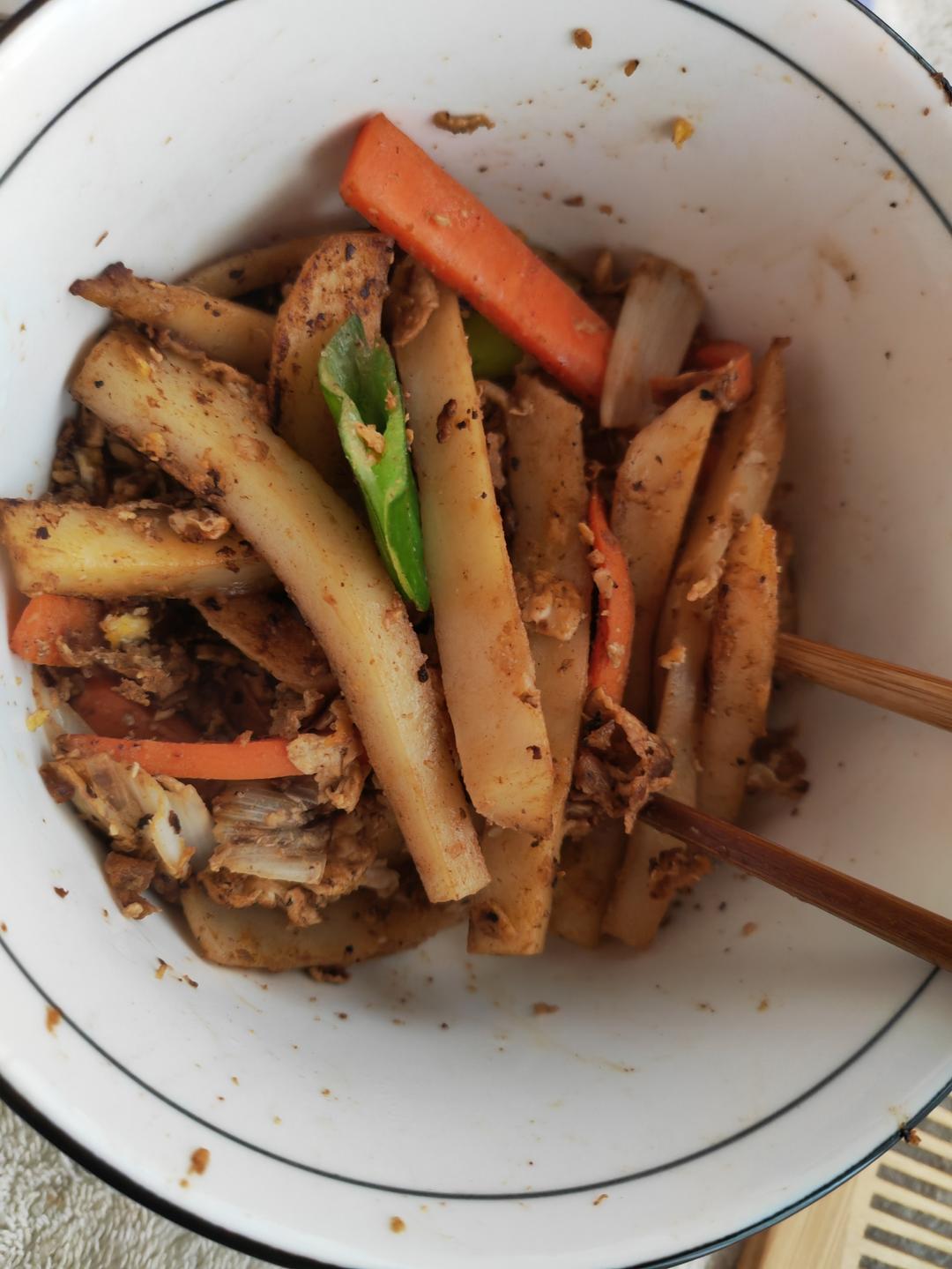 胡萝卜鸡蛋炒粉利的做法