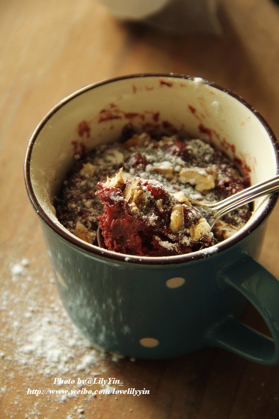 【微波炉轻松做】超快手红丝绒杯蛋糕 Red Velvet Mug Cake