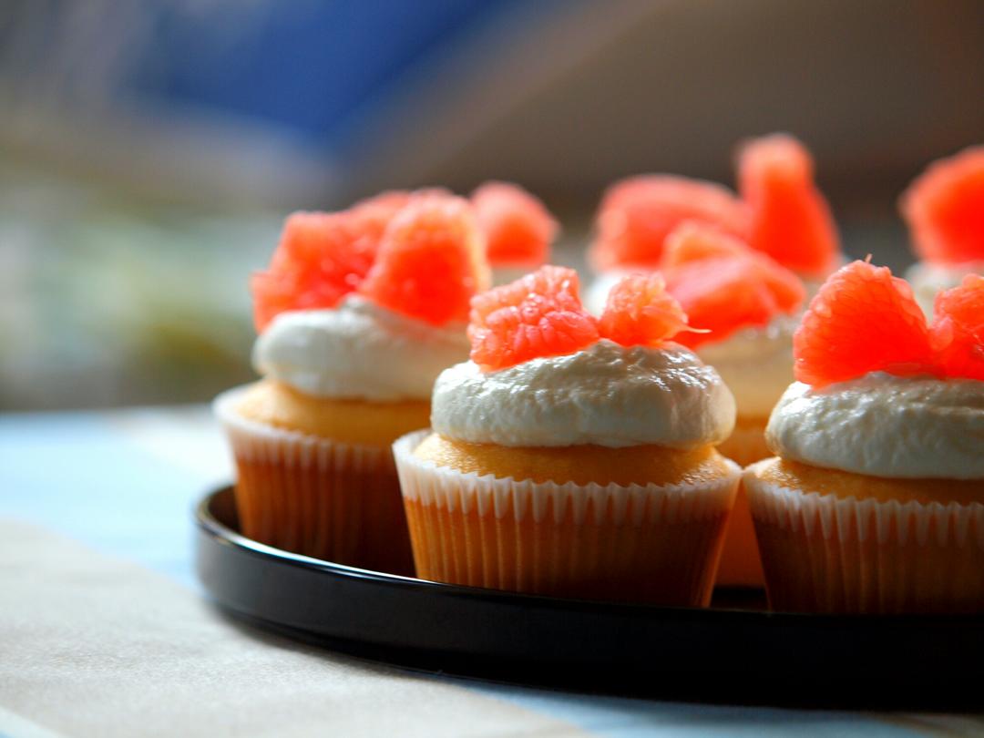 红宝石葡萄柚杯子蛋糕