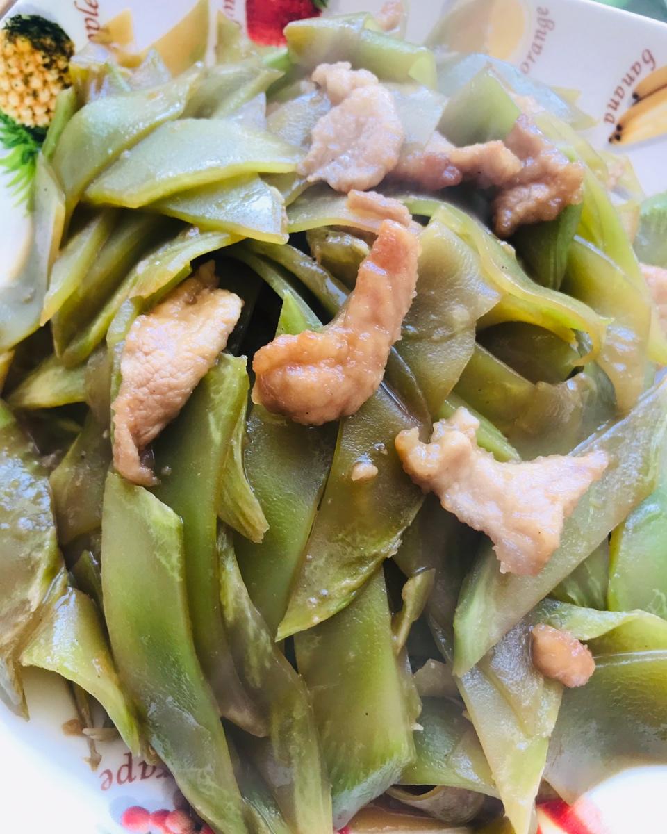 简单又好吃的莴笋炒肉