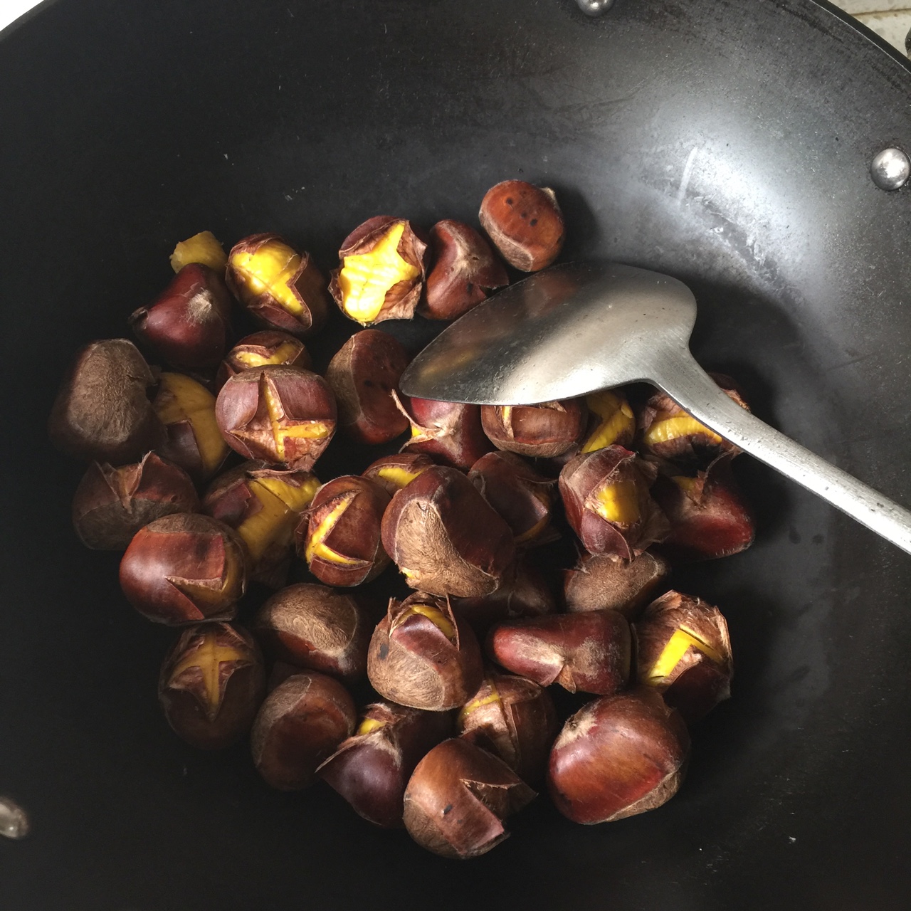 慵懒美丽的栗子