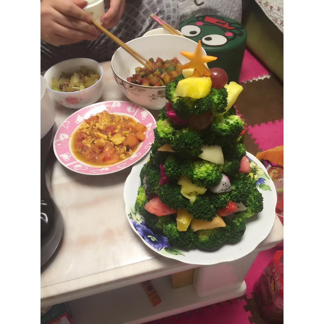 西兰花水果圣诞树