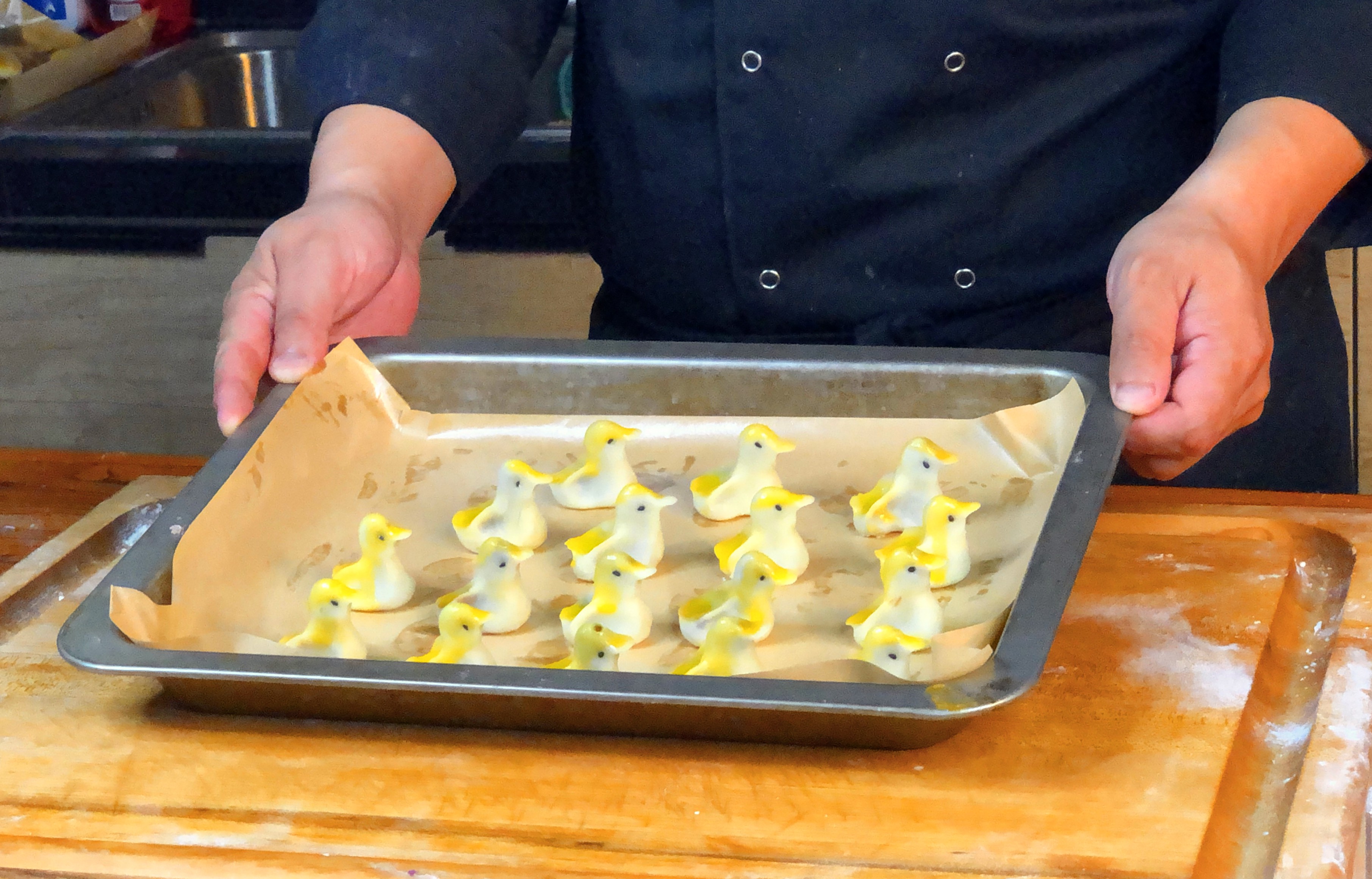 【全聚德小鸭酥】面点厨师教大家做全聚德经典小鸭酥，来试试吧！的做法 步骤7
