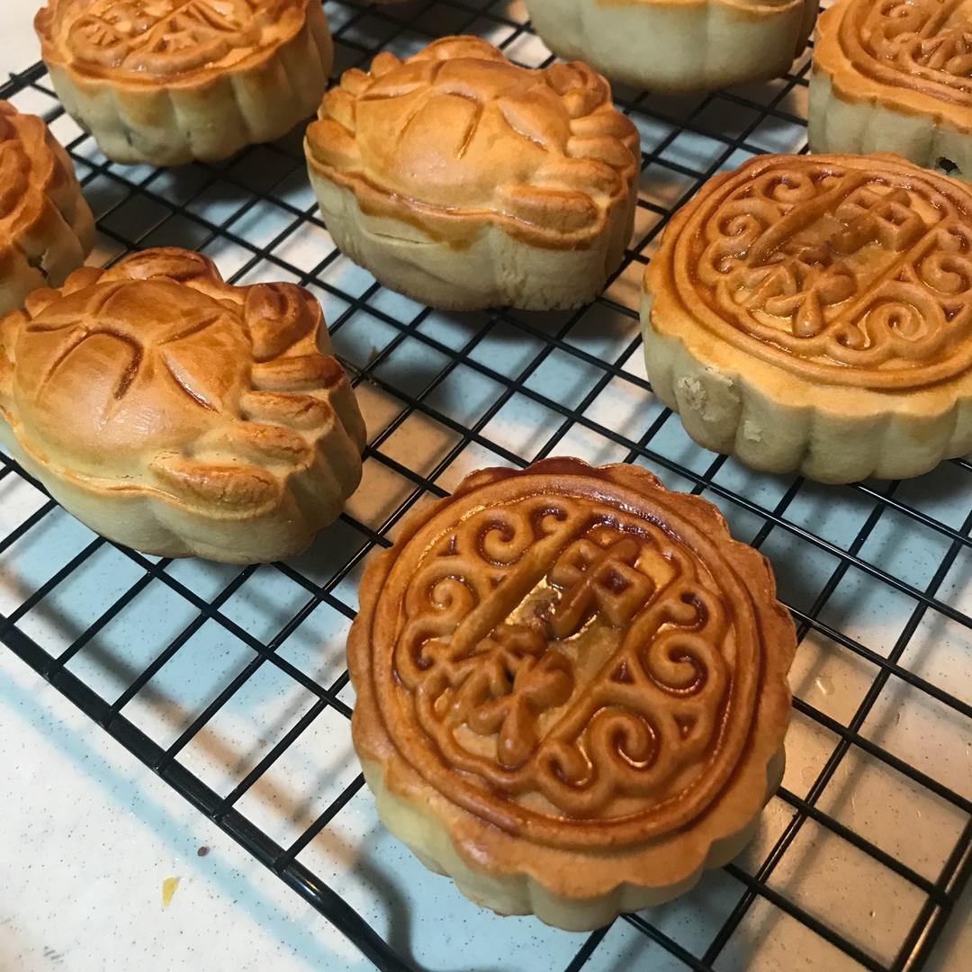 广式经典——白莲蓉蛋黄月饼