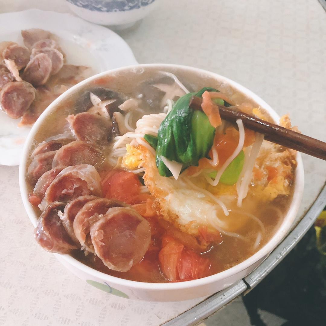 菌汤面条 看得见的香菇 尝得到的鲜美 这才是真正的菌汤