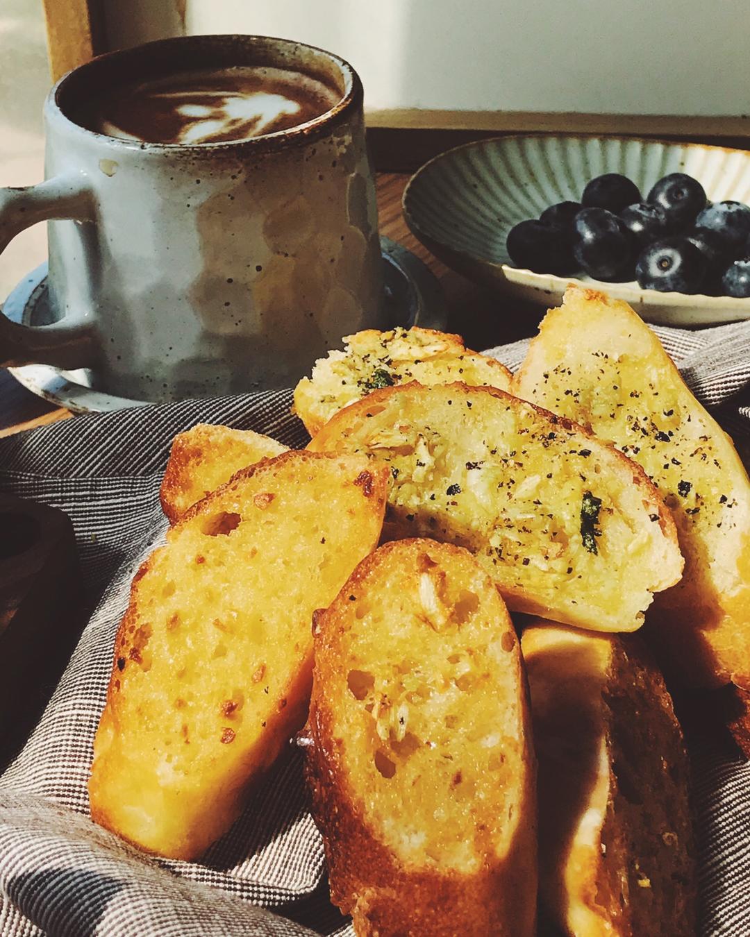 法式蒜香、蜂蜜黄油烤法棍的做法