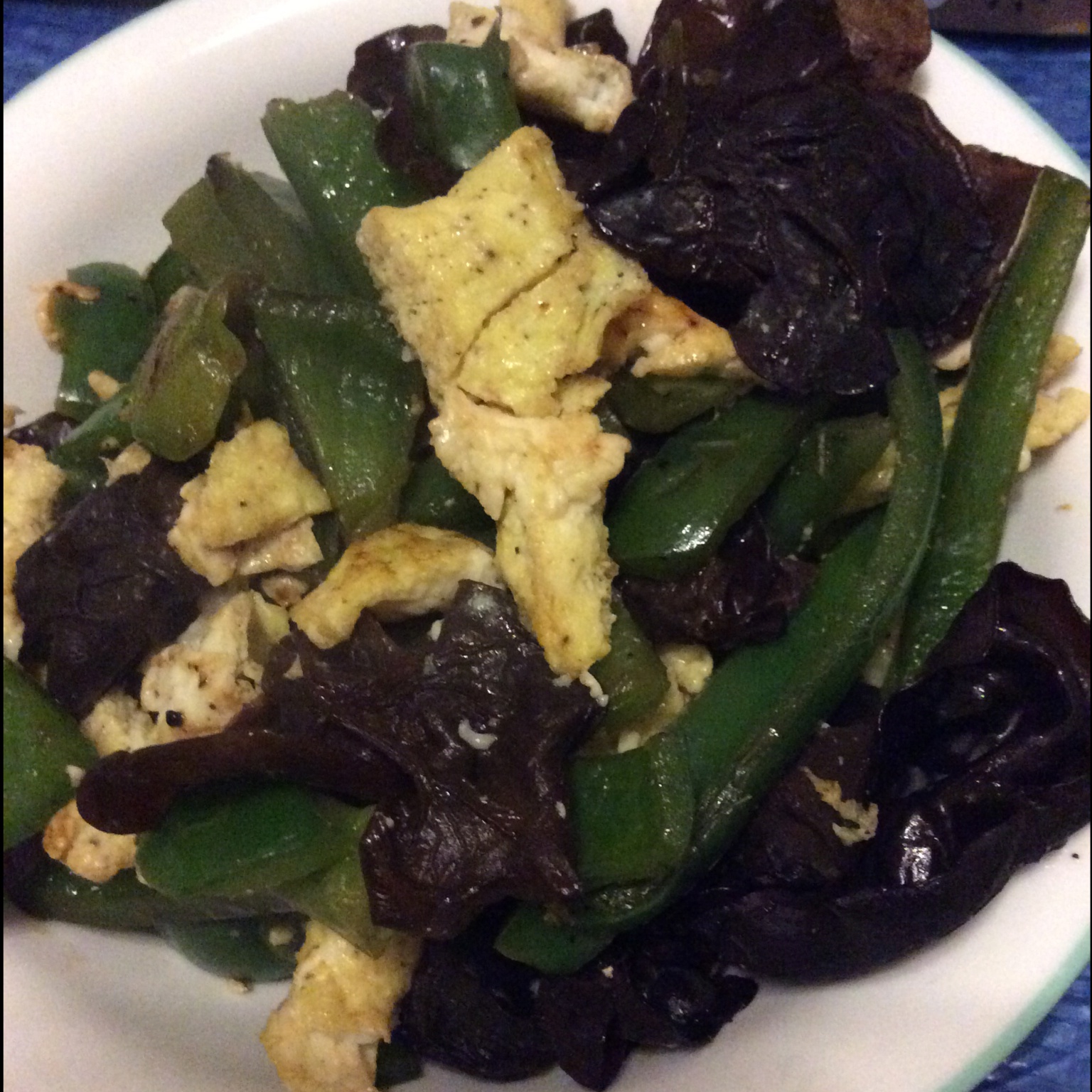 青椒丝木耳炒鸡蛋