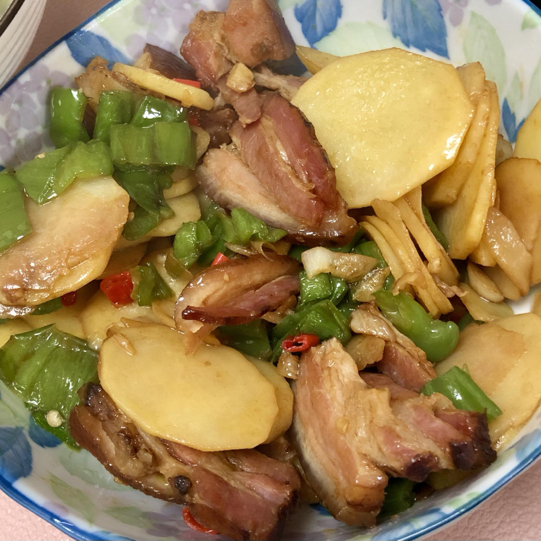 腊肉炒土豆片