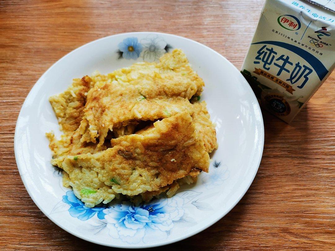 米饭蛋饼（剩米饭煎蛋饼）