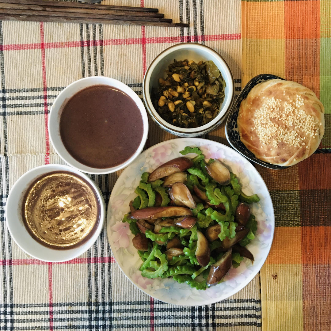 让人上瘾，冲绳料理之苦瓜炒茄子