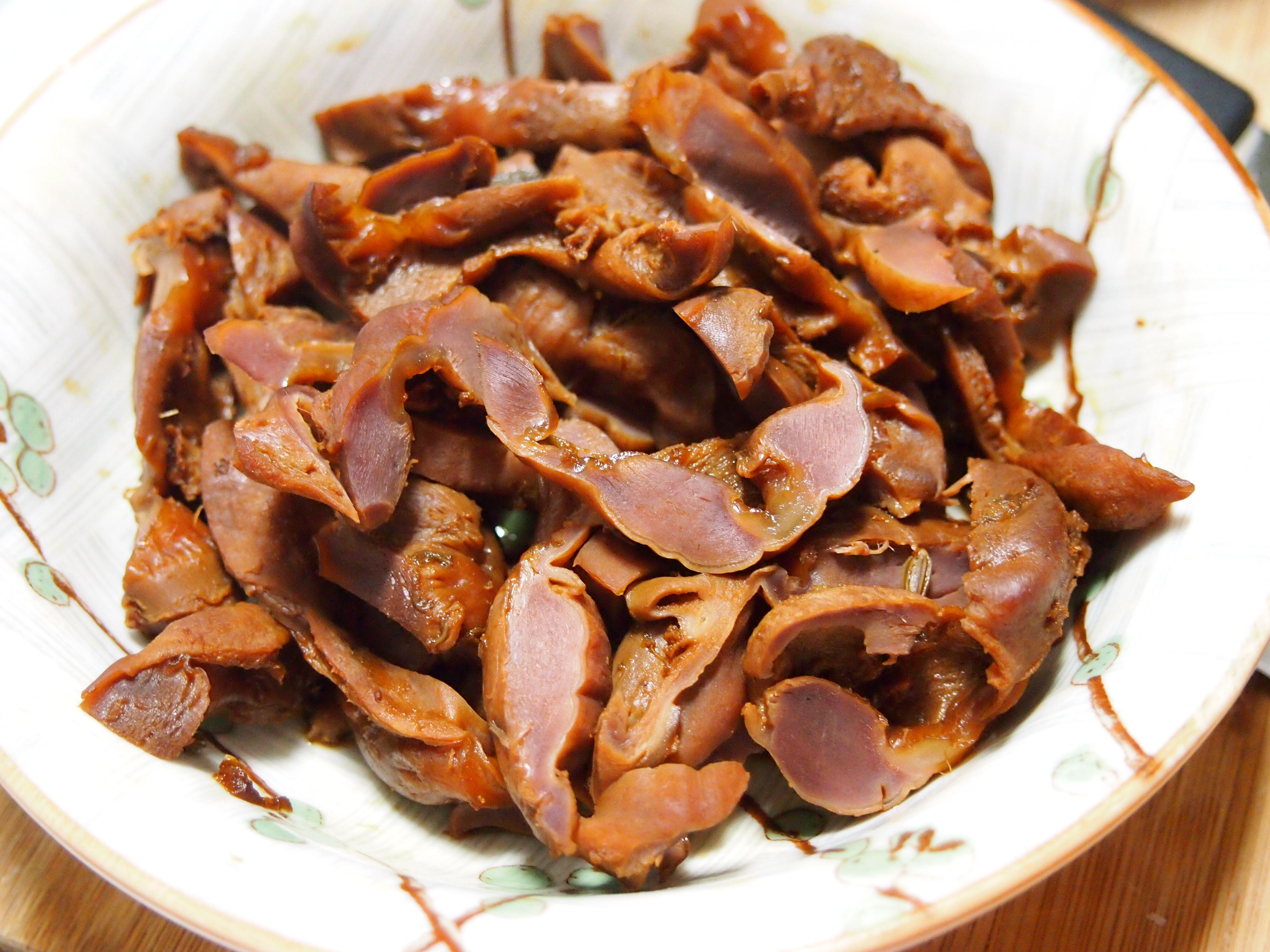 一只猫猫兔做的香辣卤鸡胗