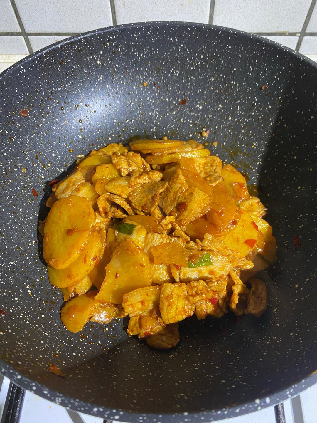 五花肉干煸土豆片
