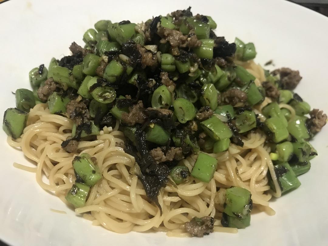【橄榄菜四季豆拌面】