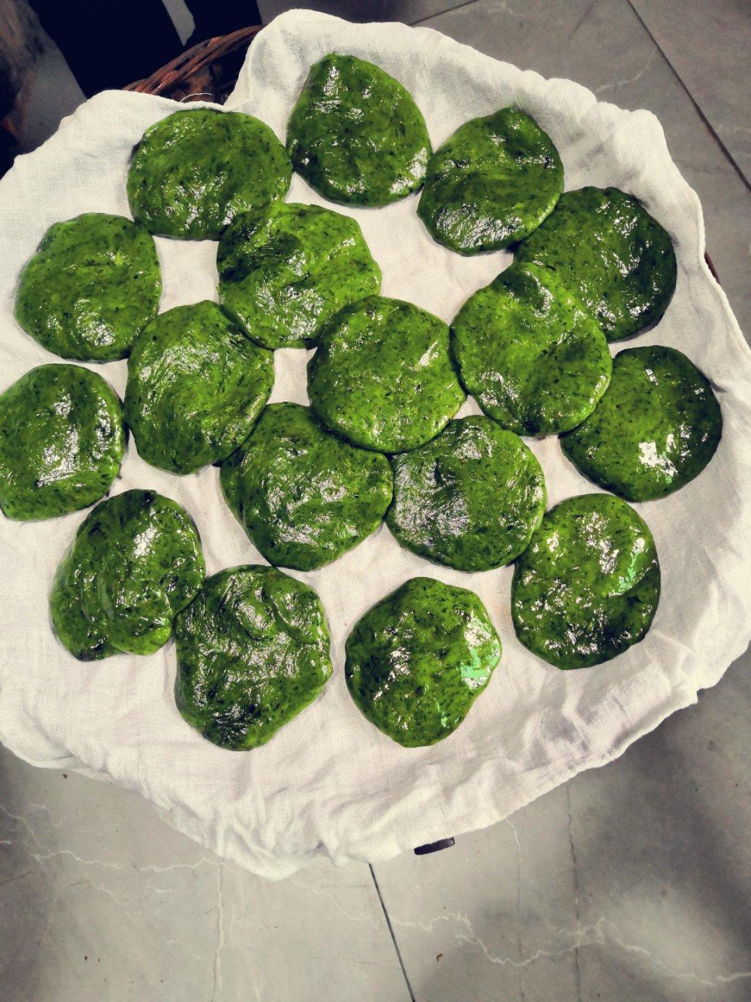 真果粒分享作品2019年02月24日春天到了,又开始做青草粿吃了,纯天然