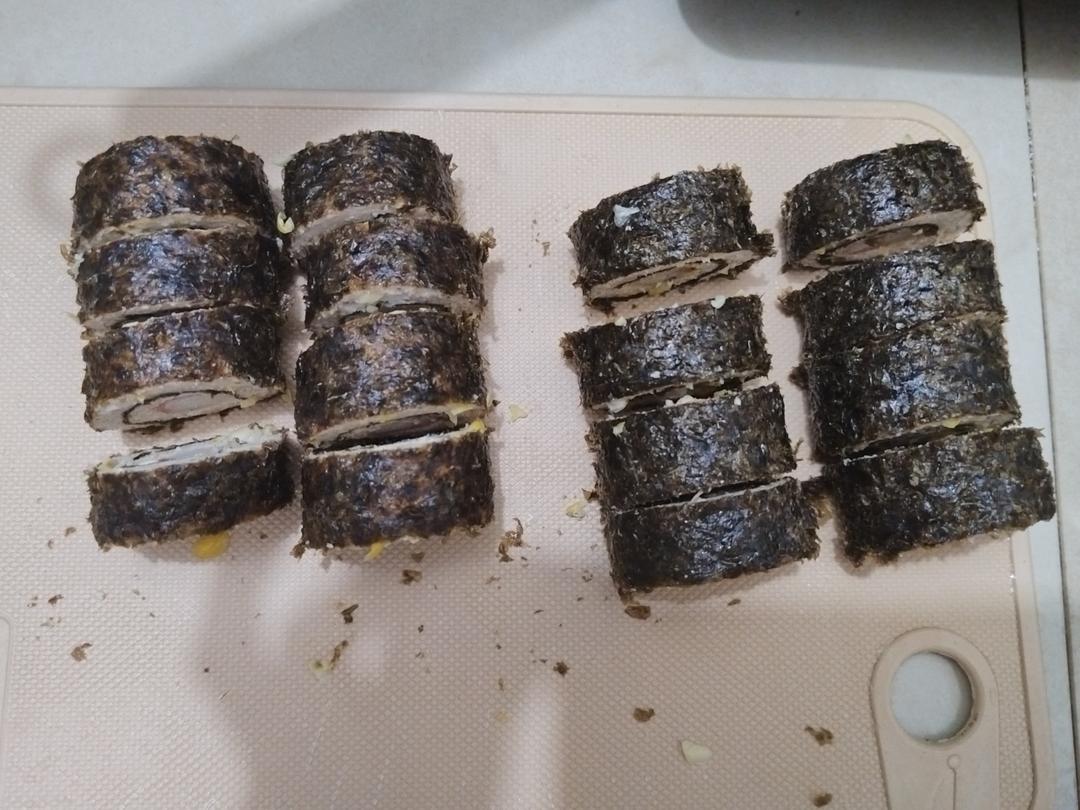 怎样才能做出鲜嫩多汁的肉馅【蟹柳紫菜卷】