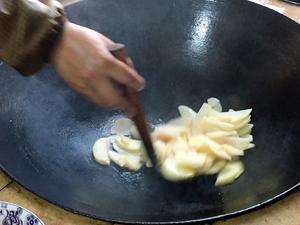 农家柴火饭菜：紫苏土豆片的做法 步骤5
