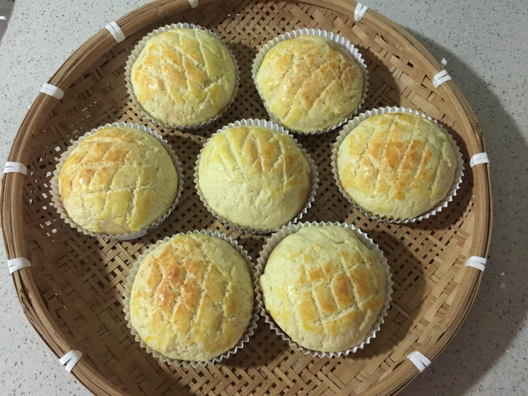 好吃到炸裂的港式菠萝包（附带制作酥皮的小视频）