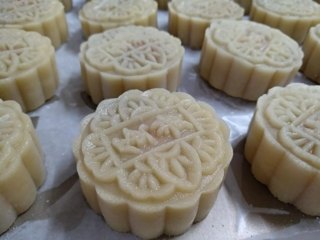 广式月饼—蛋黄莲蓉月饼