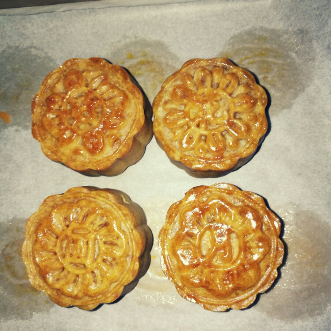 广式月饼—蛋黄莲蓉月饼