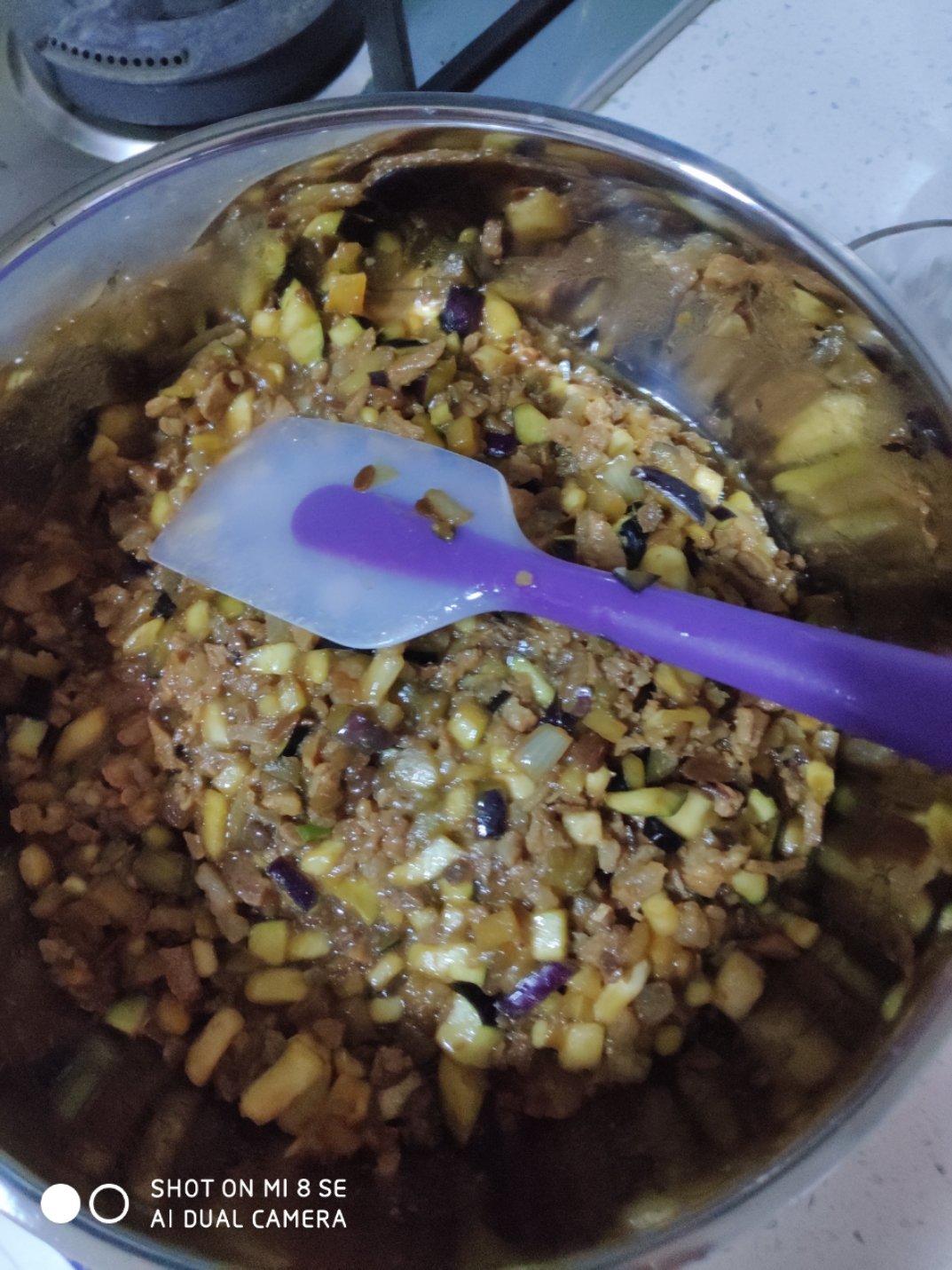茄子酱肉包子