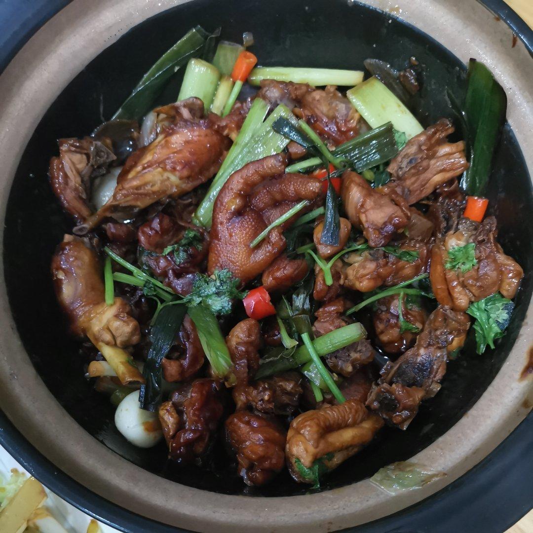 一鸡两吃的广东鸡煲