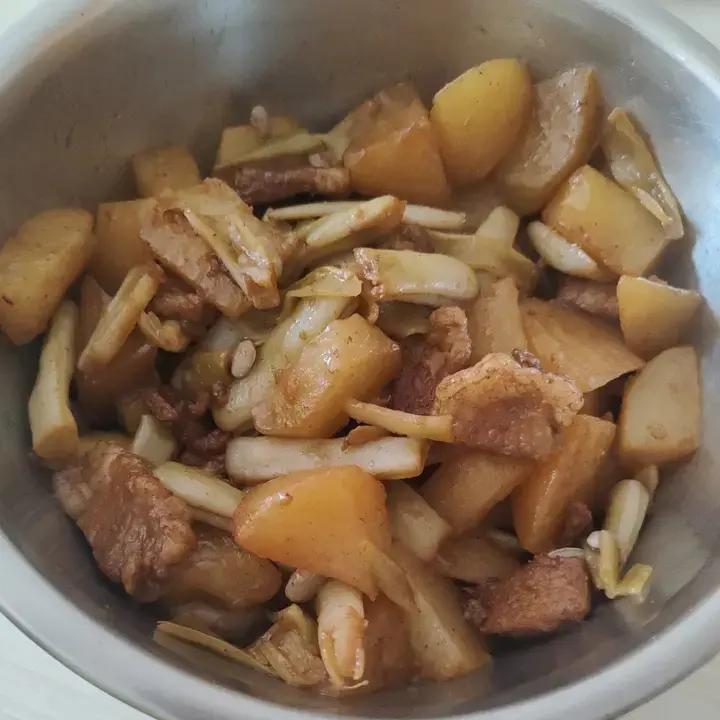 土豆芸豆五花肉