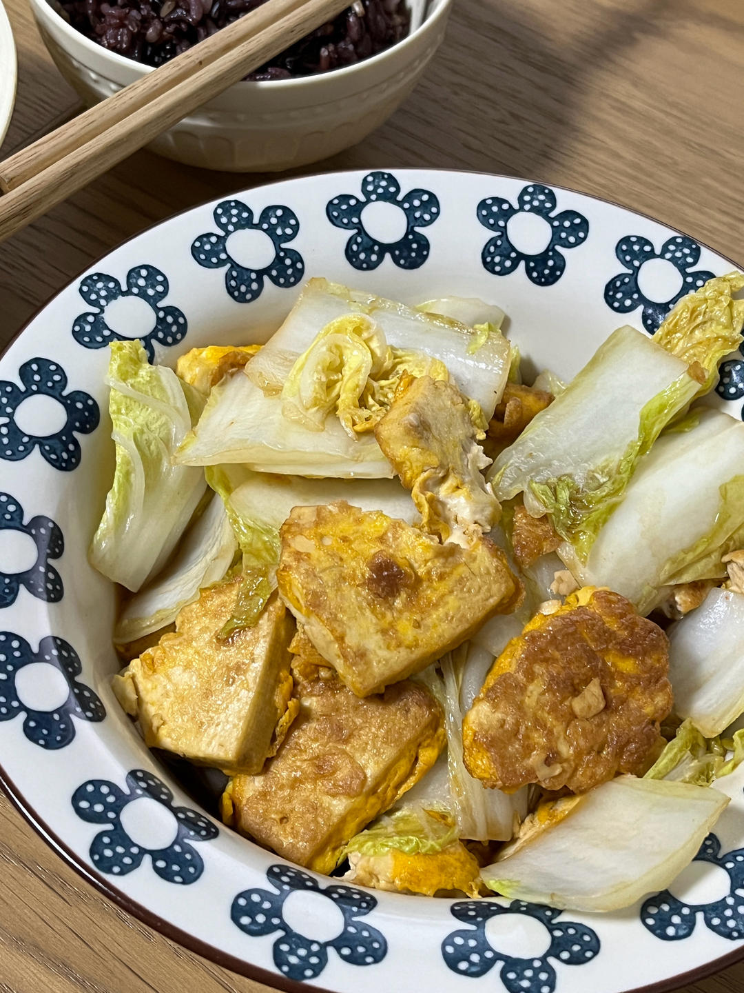 暖乎乎的娃娃菜烧豆腐，最适合转凉的天暖胃
