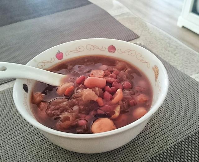 红豆银耳甜汤的做法