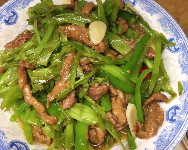 空心菜杆炒牛肉的做法