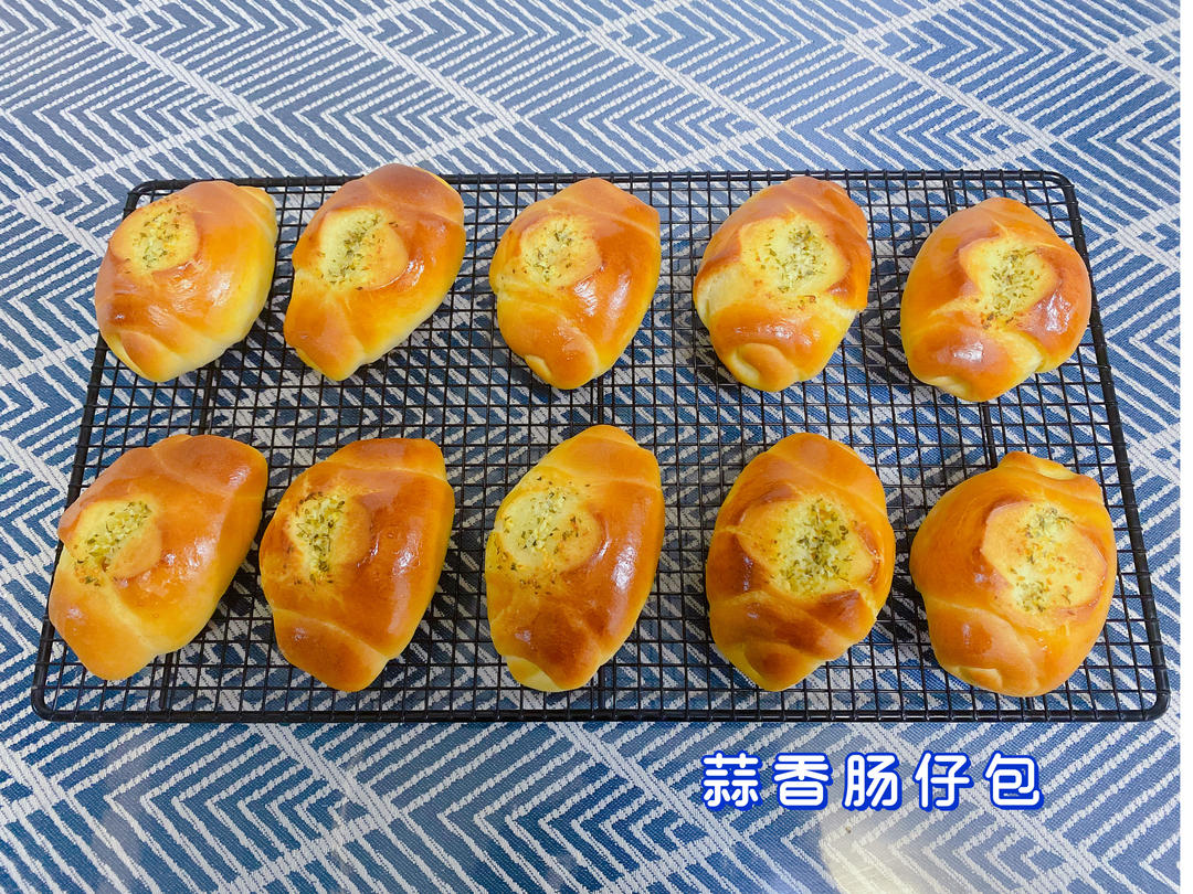 蒜香肠仔包
