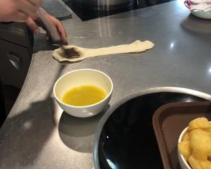老上海葱油饼的做法 步骤3