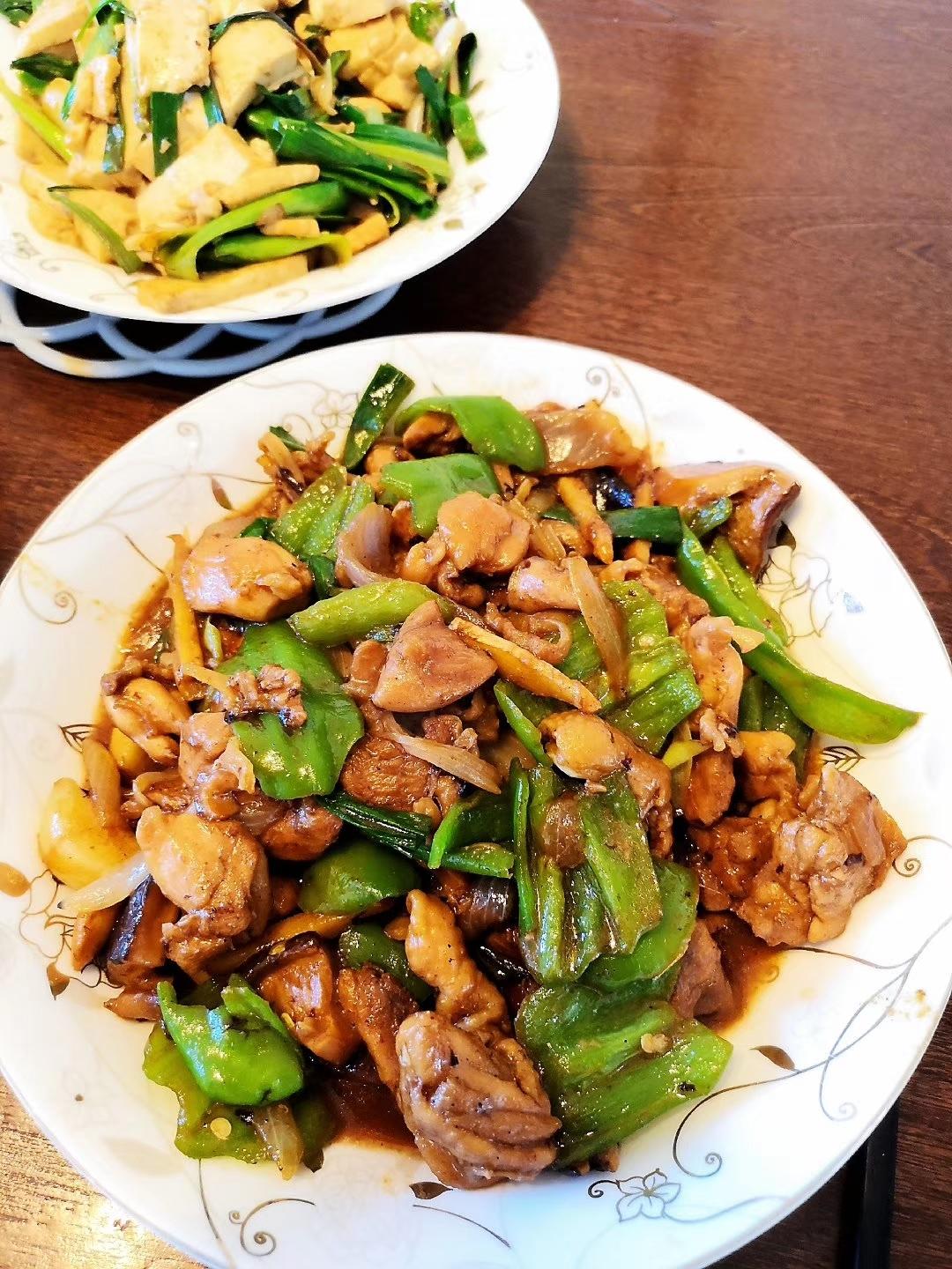 香菇炒鸡腿
