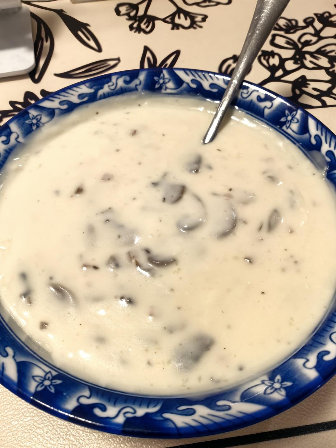 奶油蘑菇浓汤（小朋友超爱）