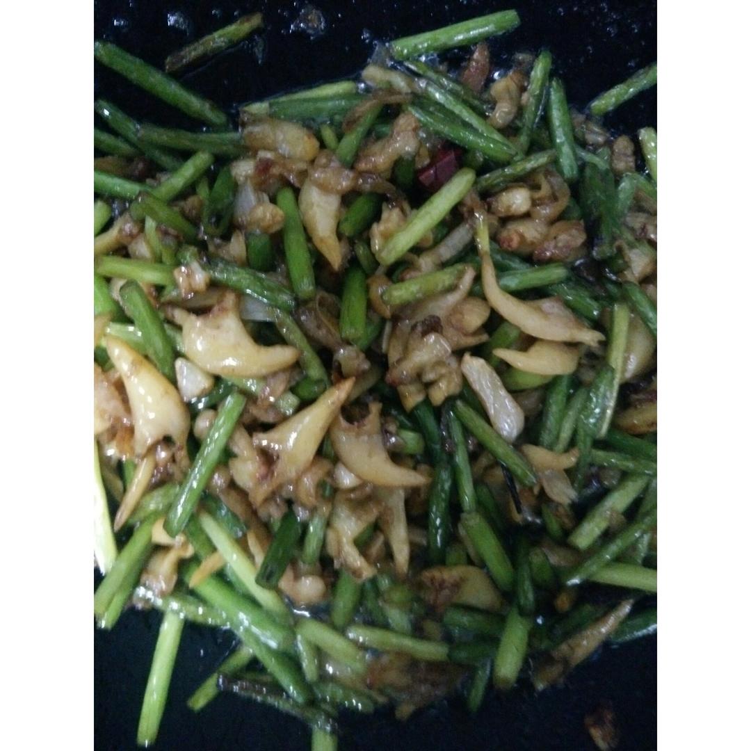 蒜苔爆炒蛤蜊干