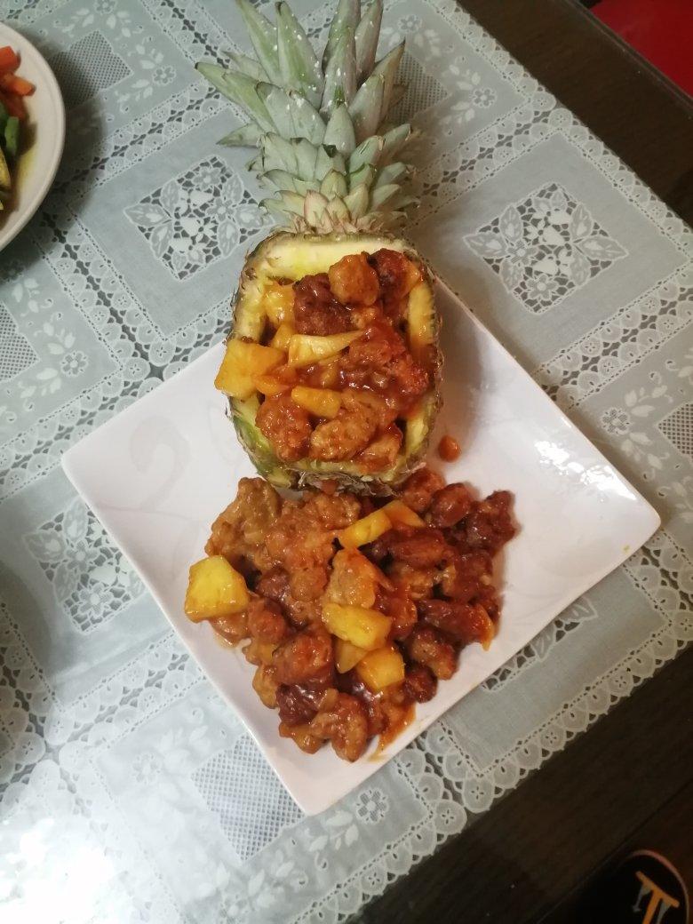 酸酸甜甜鲜果咕噜肉(菠萝咕咾肉)