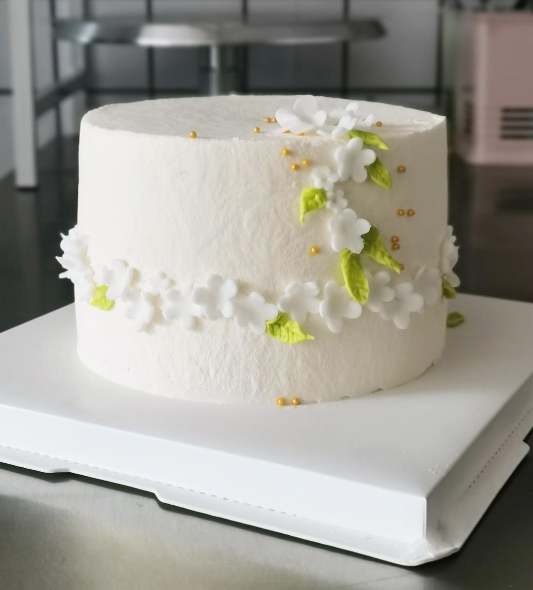 甲甲妈烘焙做的韩式简约奶油霜手绘蛋糕