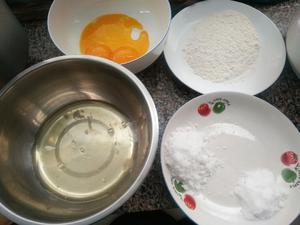 美味小食——葱香肉松蛋糕卷的做法 步骤1