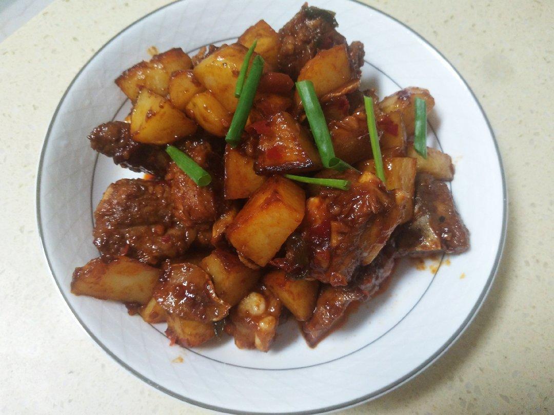 川味土豆烧排骨