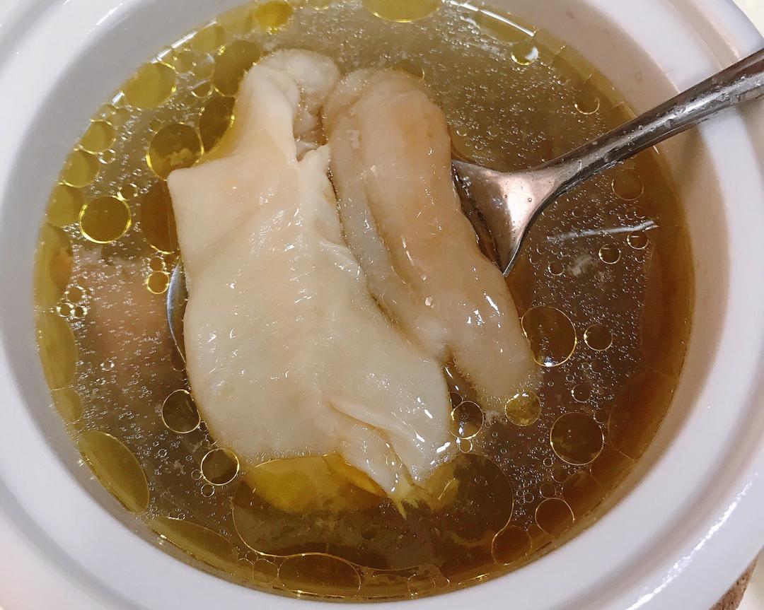 花胶海参炖鸡汤的做法